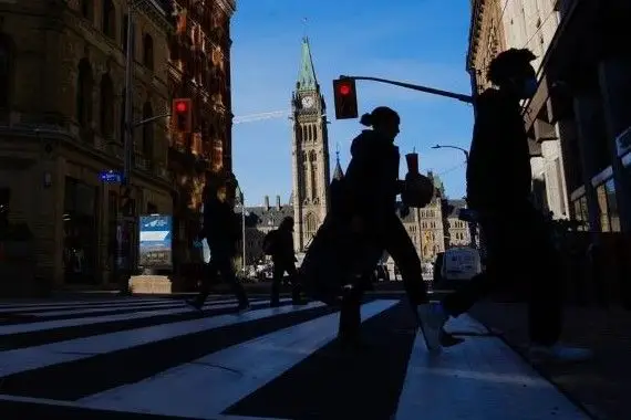 Ottawa réduit de 5% les cibles de nouveaux résidents temporaires